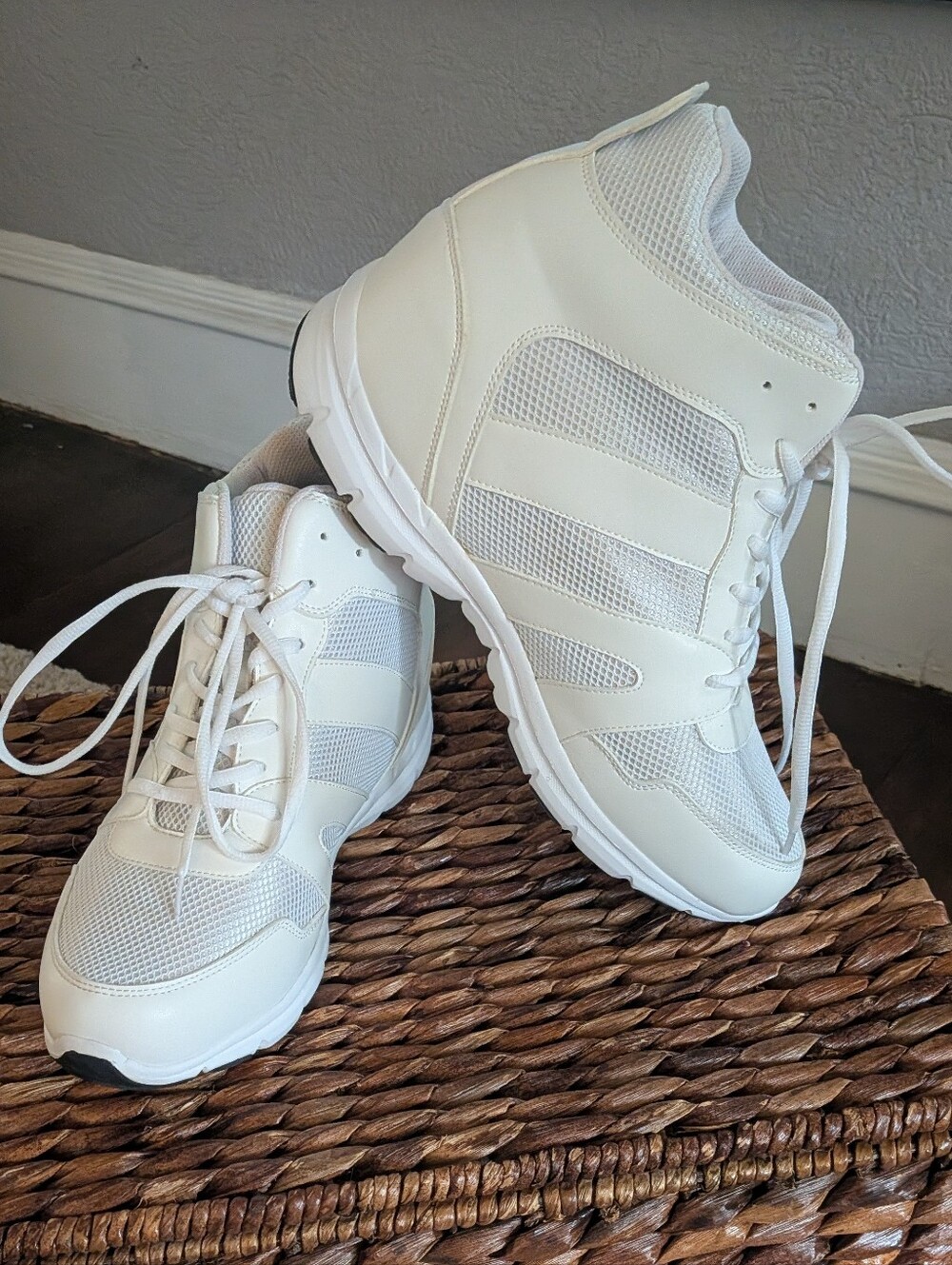 Calto G3329 Glacier White 4” Height Increase Elevator Sneakers Men’s Sz 13 EUC